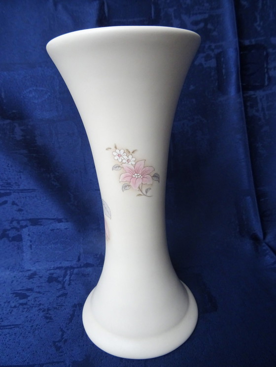 Image 1 of Vintage Aldridge Pottery Longton Cream Vase