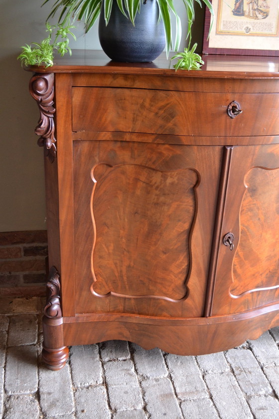 Image 1 of Ancienne armoire de domestique Biedermeier en acajou