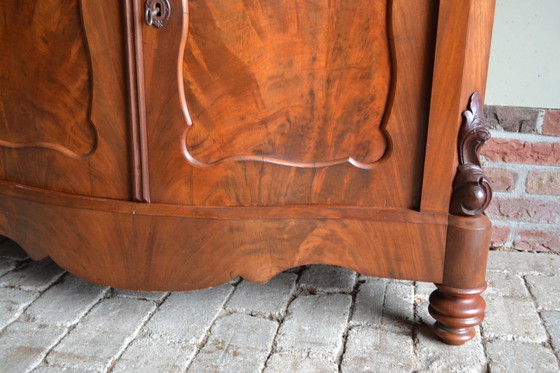 Image 1 of Ancienne armoire de domestique Biedermeier en acajou