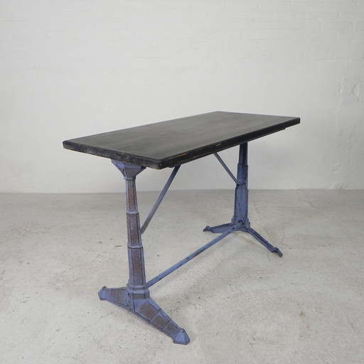 Table de bistrot art déco avec structure en fonte et plateau en pin, années 1930