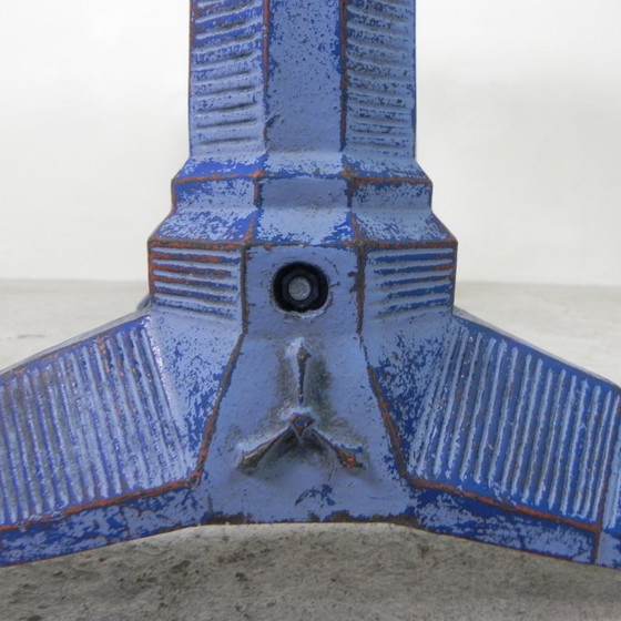 Image 1 of Table de bistrot art déco avec structure en fonte et plateau en pin, années 1930