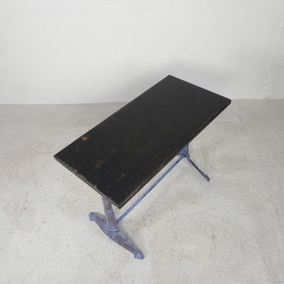 Image 1 of Table de bistrot art déco avec structure en fonte et plateau en pin, années 1930