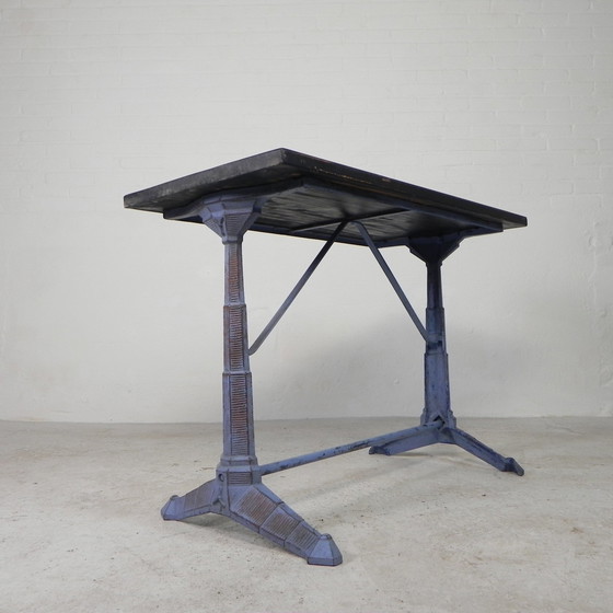 Image 1 of Table de bistrot art déco avec structure en fonte et plateau en pin, années 1930