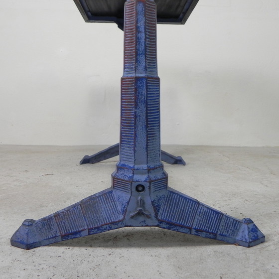 Image 1 of Table de bistrot art déco avec structure en fonte et plateau en pin, années 1930