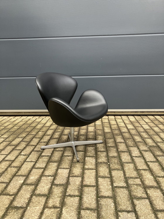 Image 1 of Chaise de cygne Fritz Hansen en cuir noir d'origine Très bon état !