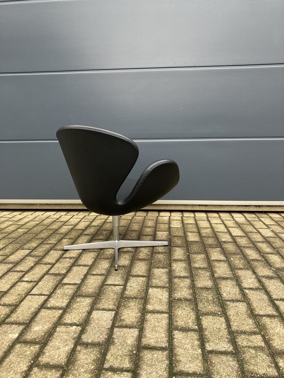 Image 1 of Chaise de cygne Fritz Hansen en cuir noir d'origine Très bon état !