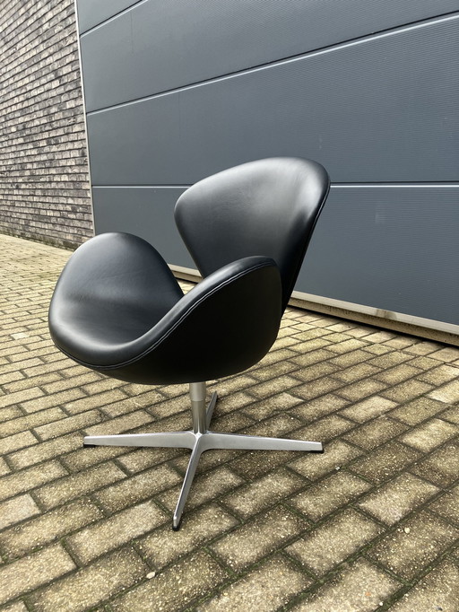 Chaise de cygne Fritz Hansen en cuir noir d'origine Très bon état !