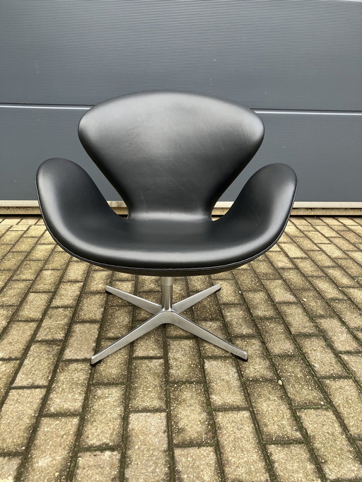 Chaise de cygne Fritz Hansen en cuir noir d'origine Très bon état !