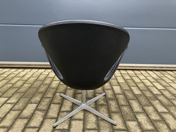 Image 1 of Chaise de cygne Fritz Hansen en cuir noir d'origine Très bon état !