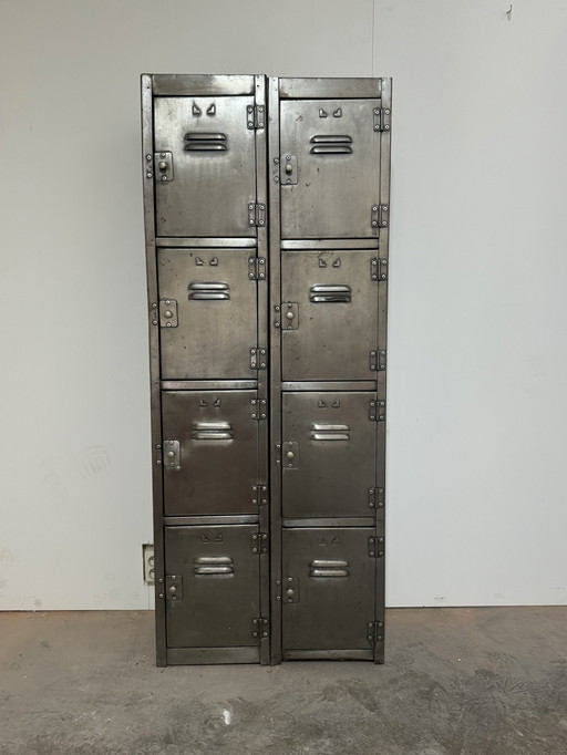Armoire vestiaire industrielle vintage.  