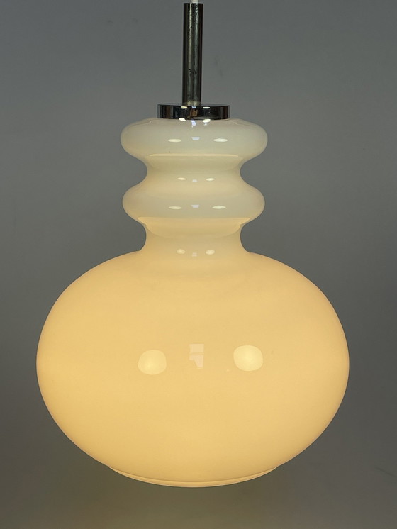 Image 1 of Lampe suspendue en verre blanc, Peill En Putzler, Allemagne 1960's