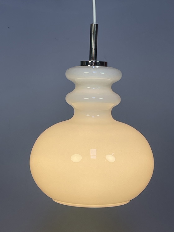 Image 1 of Lampe suspendue en verre blanc, Peill En Putzler, Allemagne 1960's