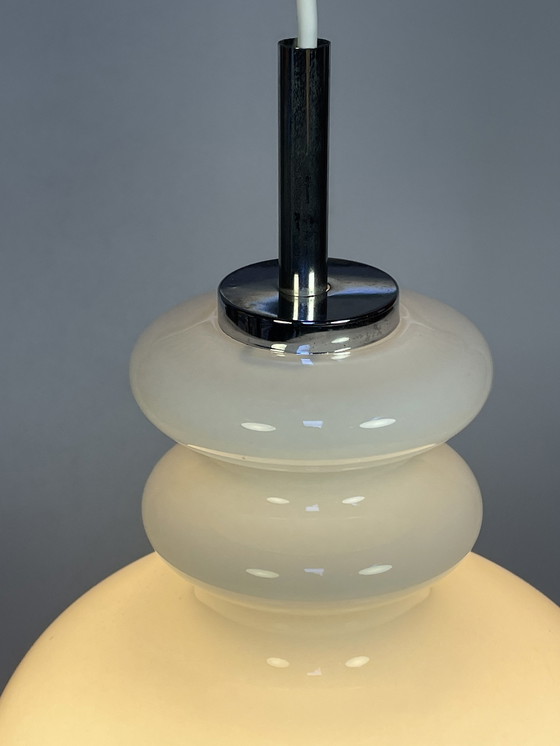 Image 1 of Lampe suspendue en verre blanc, Peill En Putzler, Allemagne 1960's