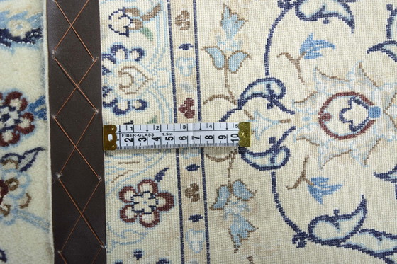 Image 1 of Tapis d'Orient noué à la main Naïn 9 La avec Soie - 347 X 247 cm - Design élégant en bleu et crème