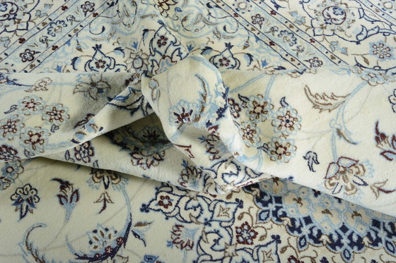 Image 1 of Tapis d'Orient noué à la main Naïn 9 La avec Soie - 347 X 247 cm - Design élégant en bleu et crème