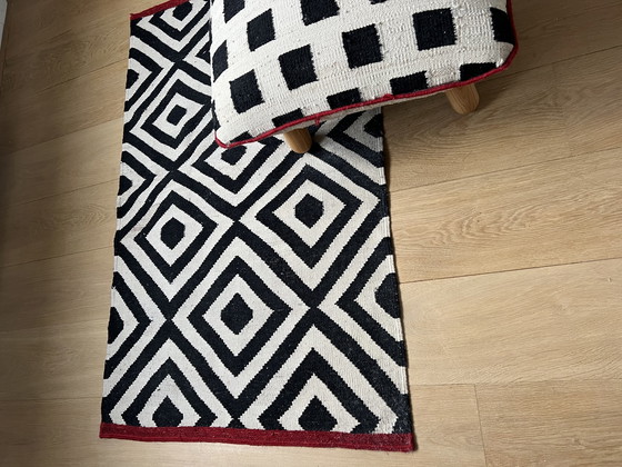 Image 1 of Tapis et pouf en laine Nani Marquina