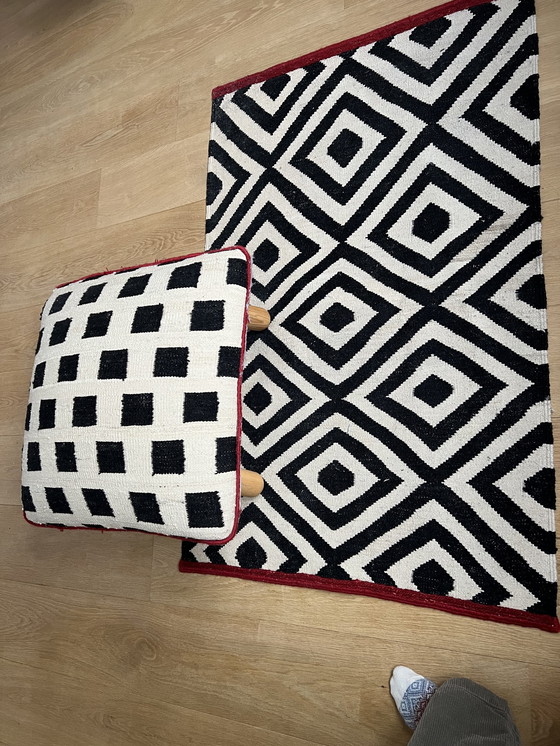 Image 1 of Tapis et pouf en laine Nani Marquina