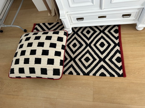 Image 1 of Tapis et pouf en laine Nani Marquina