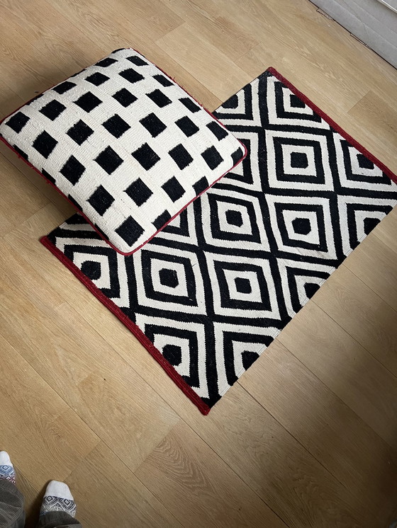 Image 1 of Tapis et pouf en laine Nani Marquina