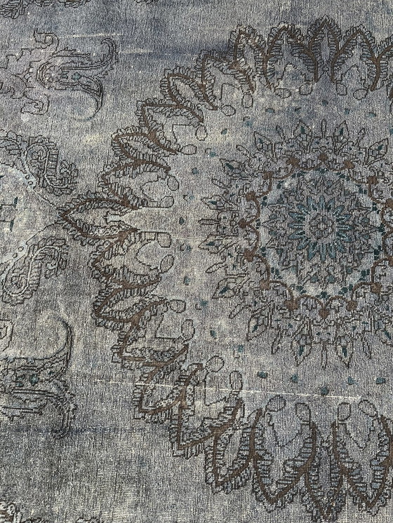 Image 1 of Tapis persan en laine bleu foncé à l'aspect vintage