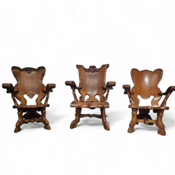 Image 1 of 4 x grands fauteuils à griffes en chêne assortis, années 1970

Hauteur 90
Largeur 70 cm
Profondeur 70 cm