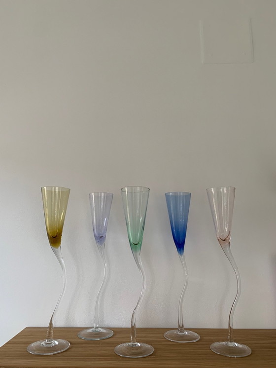 Image 1 of Set de 5 flûtes à champagne dansantes multicolores