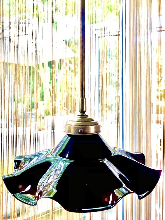 Image 1 of Lampe pendante vintage française émail ondulé brun avec cuivre