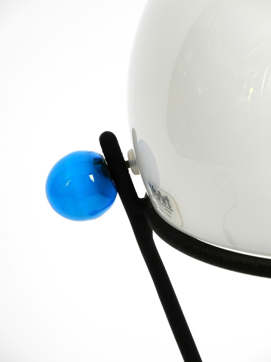 Image 1 of Très rare lampe de table italienne des années 1980 de Veart avec abat-jour en verre de Murano au design post-moderne