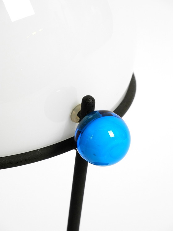 Image 1 of Très rare lampe de table italienne des années 1980 de Veart avec abat-jour en verre de Murano au design post-moderne