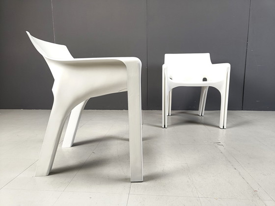 Image 1 of Ensemble de 12 chaises de salle à manger Gaudi par Vico Magistretti pour Artemide, 1970S