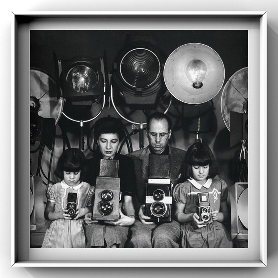 Image 1 of 1X Fine Art | Autoportrait avec famille et appareils photo