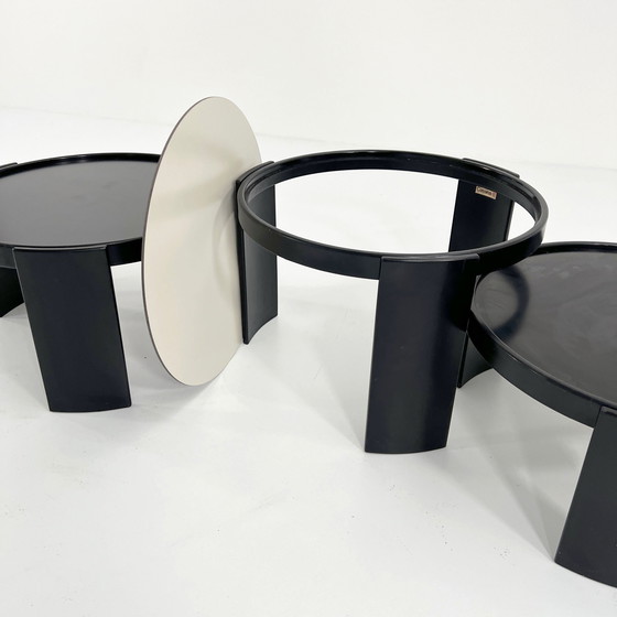 Image 1 of Ensemble de 3 grandes tables gigognes réversibles par Gianfranco Frattini pour Cassina, 60S