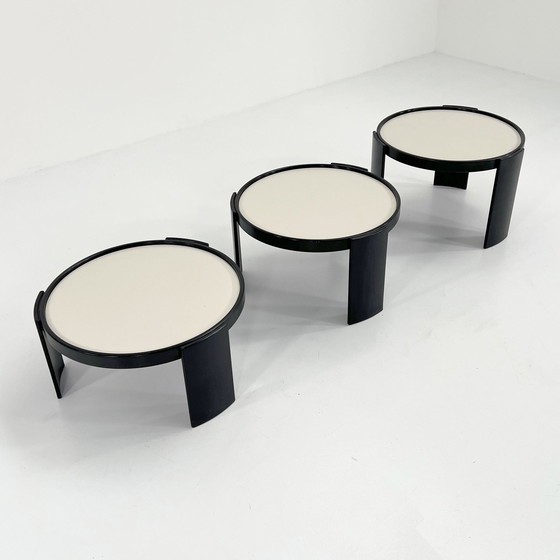 Image 1 of Ensemble de 3 grandes tables gigognes réversibles par Gianfranco Frattini pour Cassina, 60S