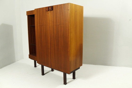 Image 1 of 1970S Commode en acajou avec bibliothèque