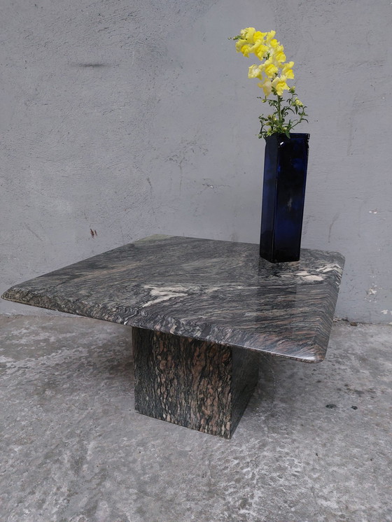 Image 1 of Table basse en marbre gris