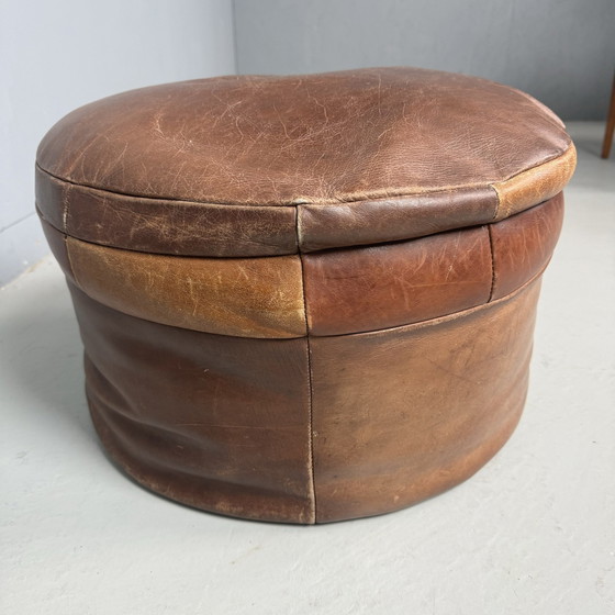 Image 1 of Pouf en cuir vintage
