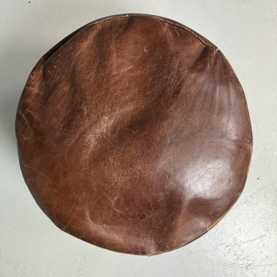 Image 1 of Pouf en cuir vintage