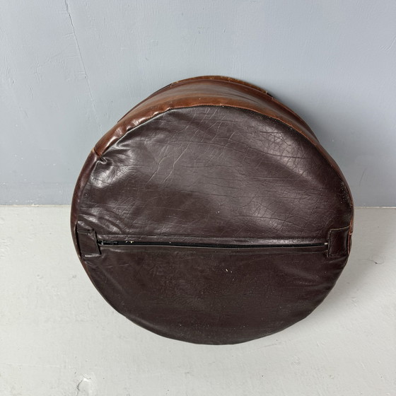 Image 1 of Pouf en cuir vintage