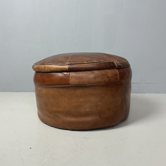 Image 1 of Pouf en cuir vintage