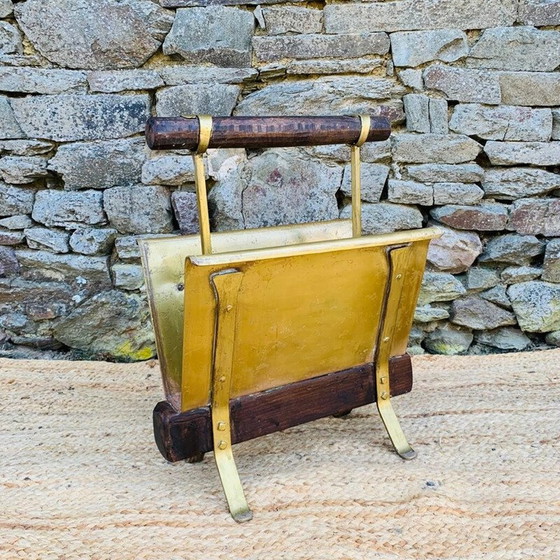 Image 1 of Porte-revues vintage en bois et laiton