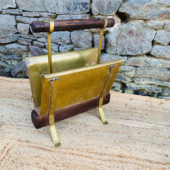 Image 1 of Porte-revues vintage en bois et laiton