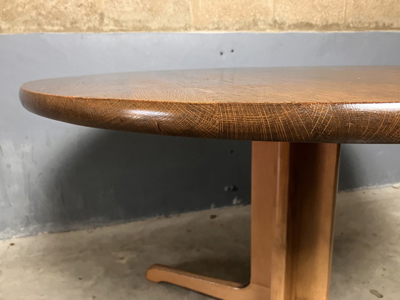 Image 1 of Table ronde vintage en chêne massif Seventies