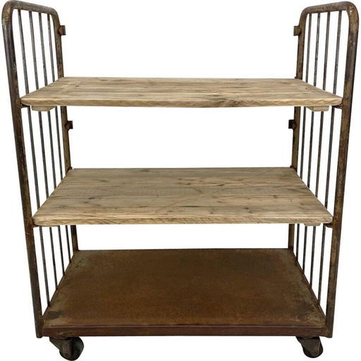 Etagère industrielle vintage en bois et fer sur roulettes