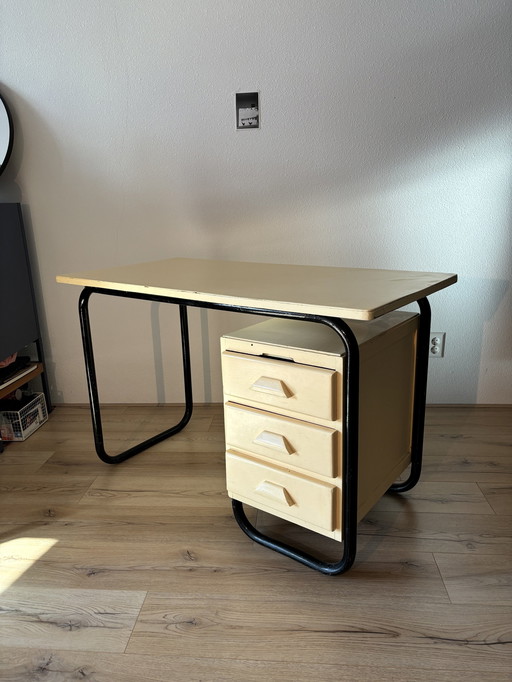 Bureau vintage de style Bauhaus