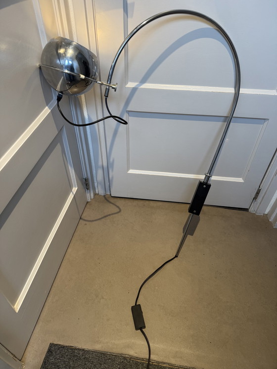 Image 1 of Lampe à arc Gepo Amsterdam, 1970. Boule d'œil en chrome.
