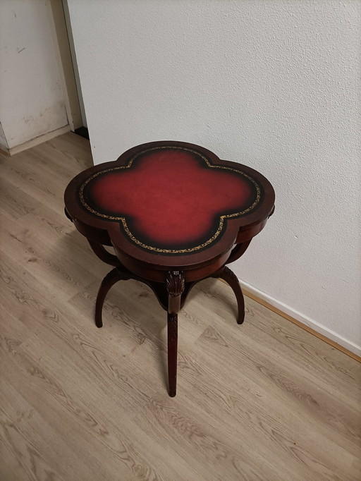 Table en acajou rouge, années 1950, plateau en cuir rouge, forme trèfle