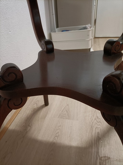 Table en acajou rouge, années 1950, plateau en cuir rouge, forme trèfle