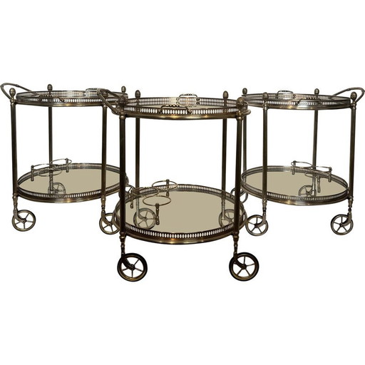 Ensemble de 3 tables roulantes rondes en laiton argenté de la Maison Baguès, 1940