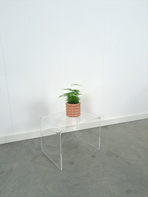 Image 1 of Table en plexiglas courbée en plastique, table d'appoint