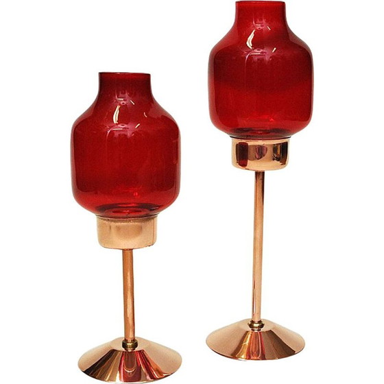 Image 1 of Paire de chandeliers vintage en bronze avec dômes en verre rouge par Gnosjö Konstmide, Suède 1960